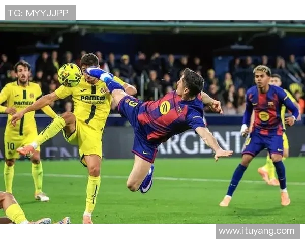 英超激战AC米兰5-0大胜巴萨争议判罚引发全场热议