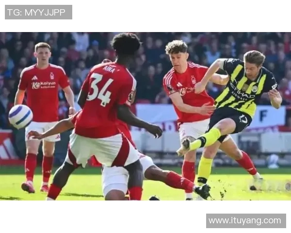 西甲焦点战波尔图与那不勒斯激战成平引发争议判罚引爆全场气氛