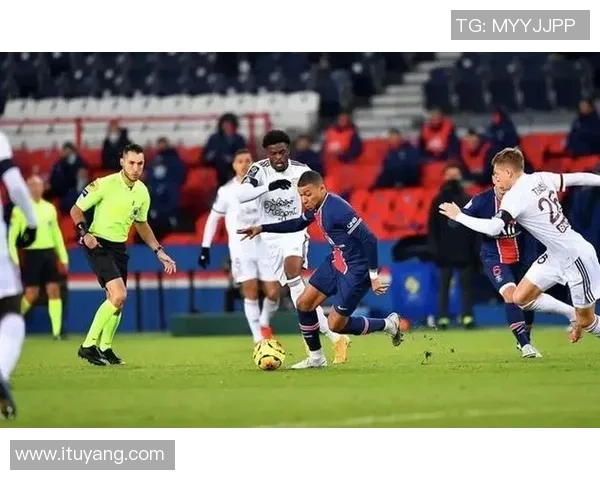 西甲精彩对决本菲卡与巴黎圣日耳曼激战成平局神扑时刻引发全场欢呼