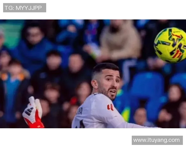 中超激战马竞以一球小胜巴萨全场观众沸腾瞬间回顾