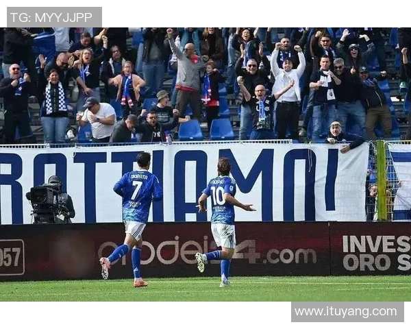 欧联杯焦点战皇马小胜巴萨争议判罚引发全场热议 欧联杯焦点战皇马小胜巴萨争议判罚引发全场热议