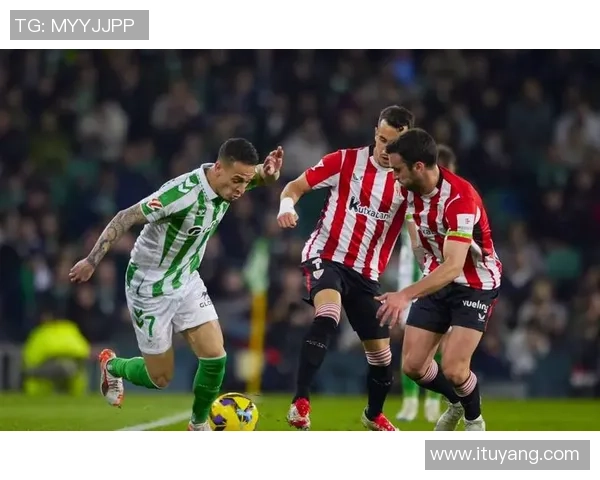 西甲激战切尔西与曼联战成平局争议判罚引发全场热议